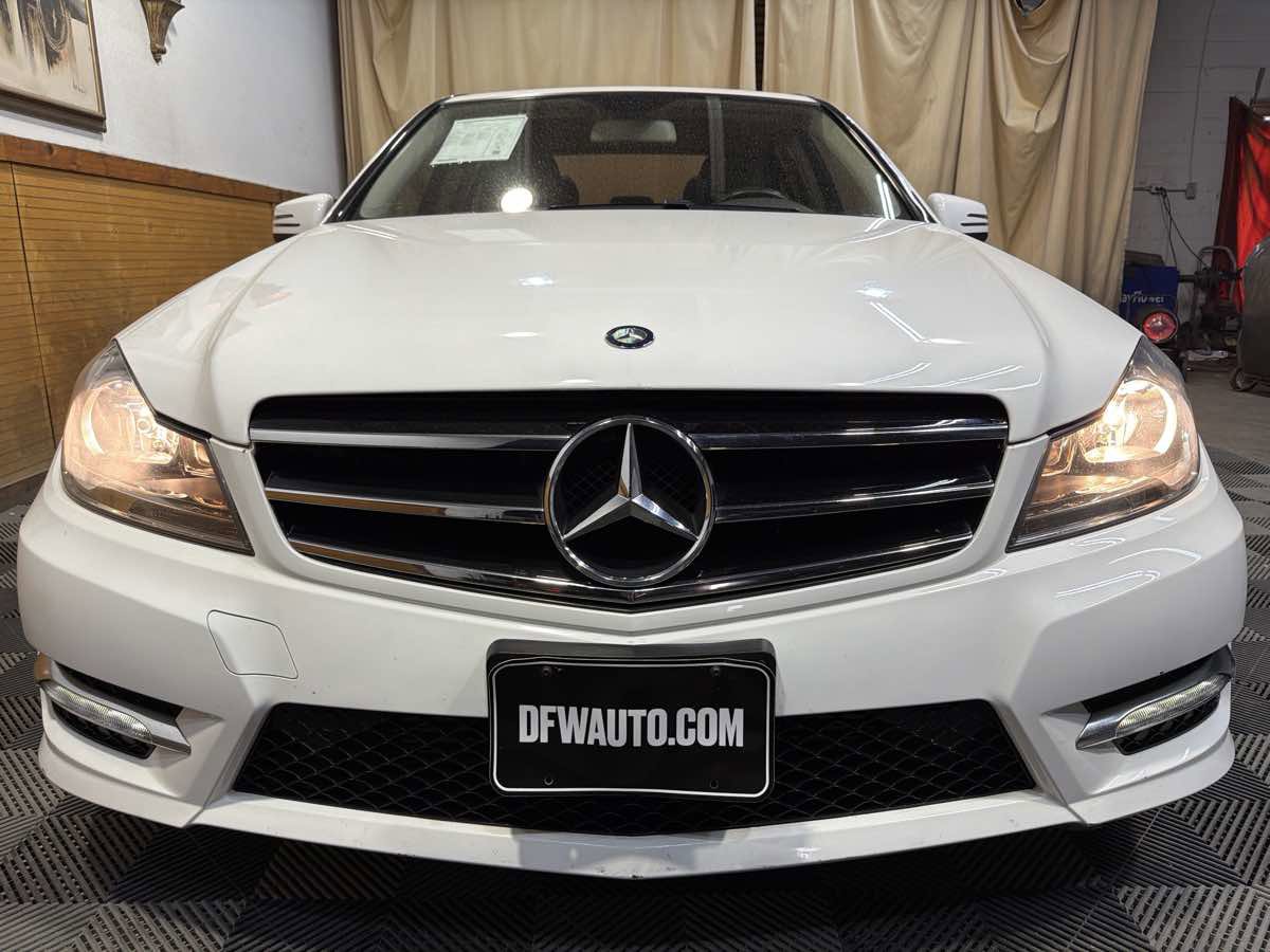 Used 2014 Mercedes-Benz C 250 Sedan w/ 18" AMG 7-Spoke Alloy Package image 3