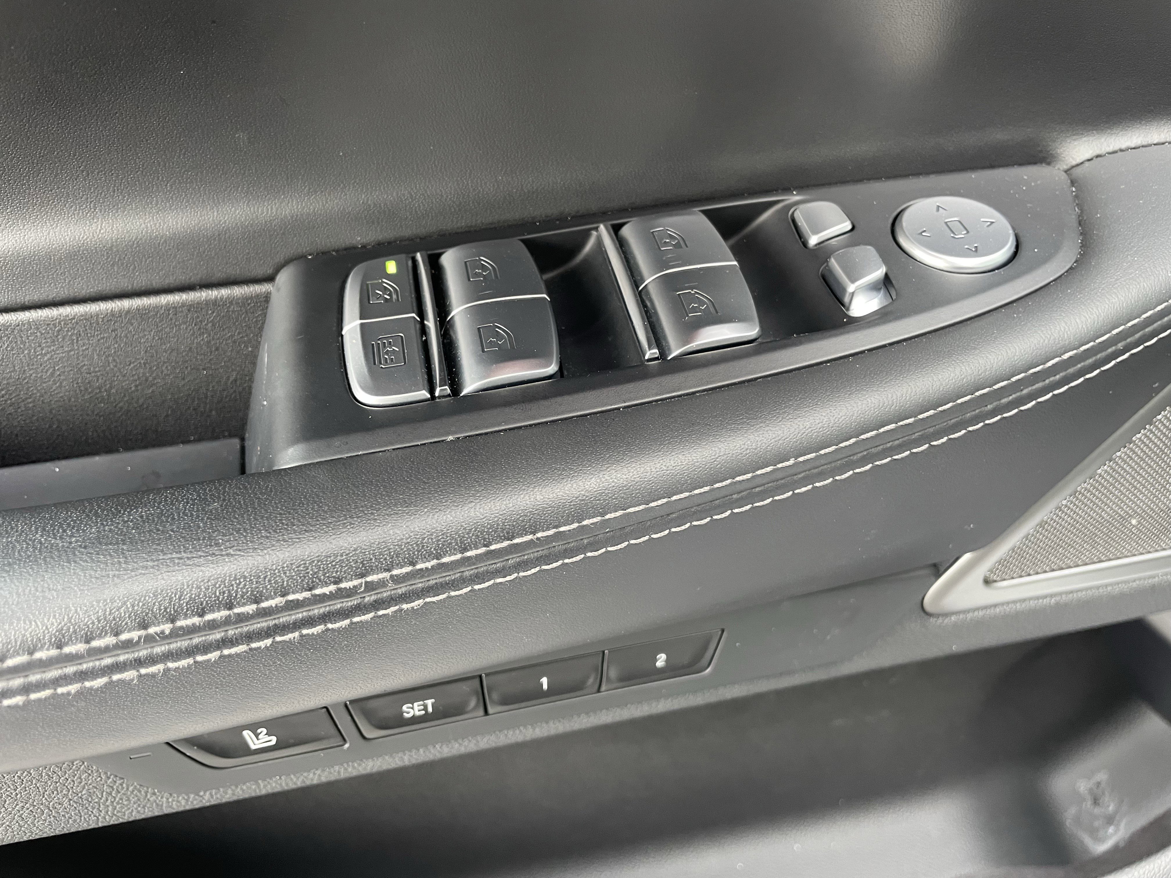 Used 2022 BMW 750i xDrive image 11