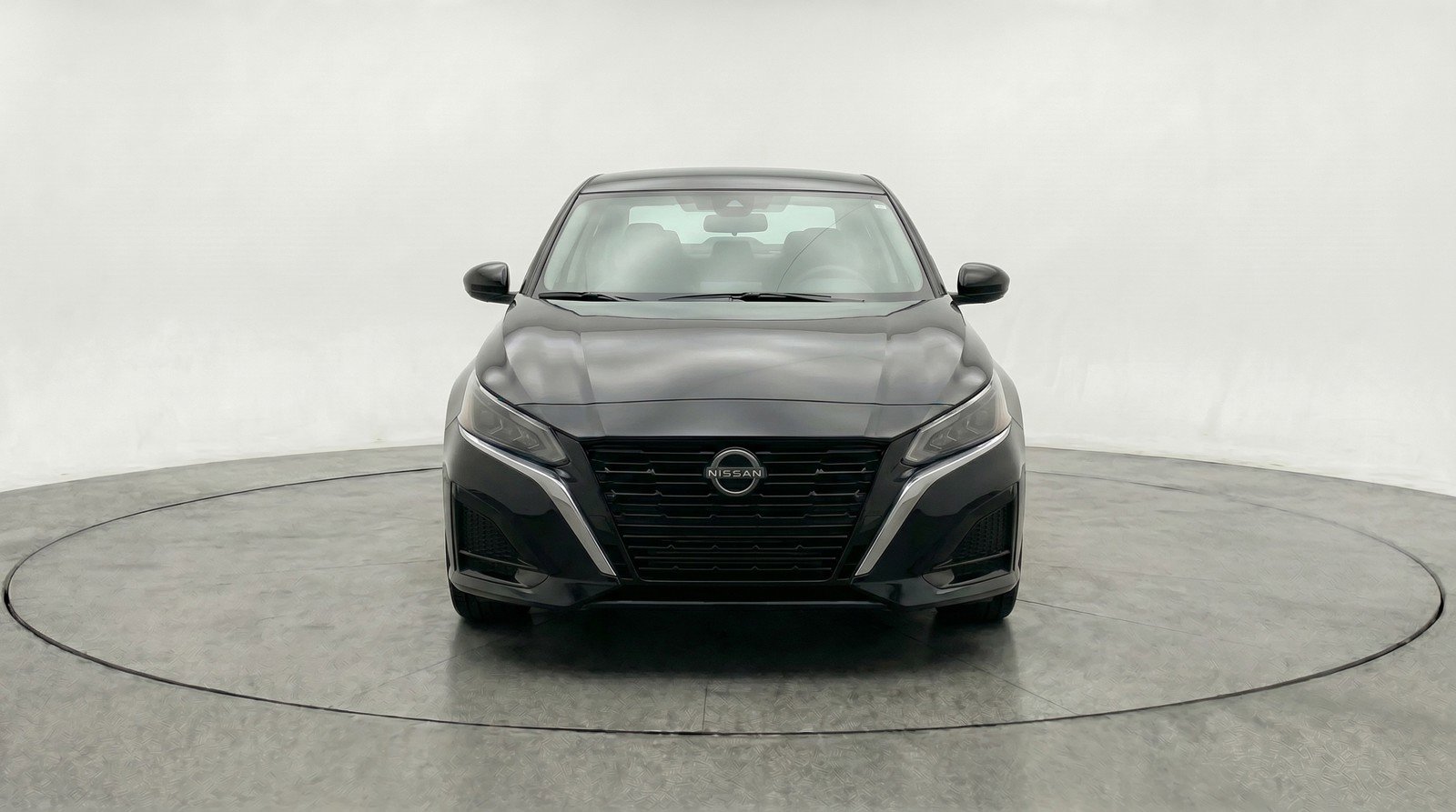 Used 2025 Nissan Altima 2.5 SV FWD image 2