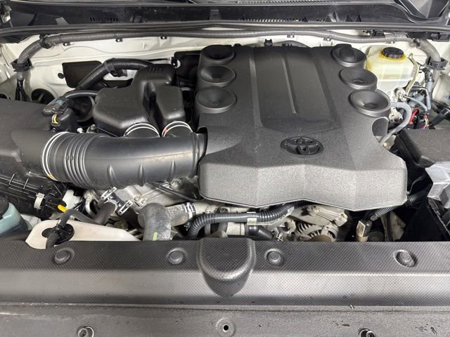 Used 2015 Toyota 4Runner Limited AWD/4WD image 9