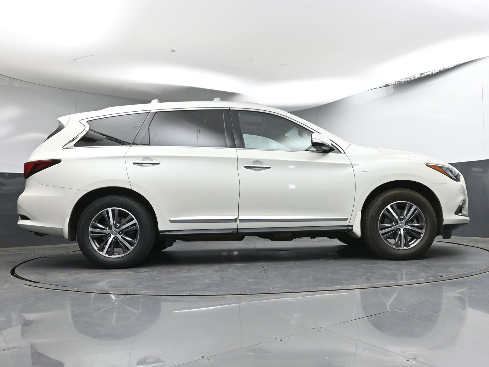 Used 2019 INFINITI QX60 Luxe w/ Essential Package image 29