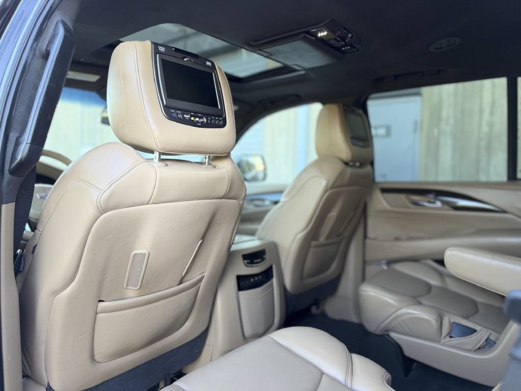Used 2019 Cadillac Escalade Platinum AWD/4WD image 11