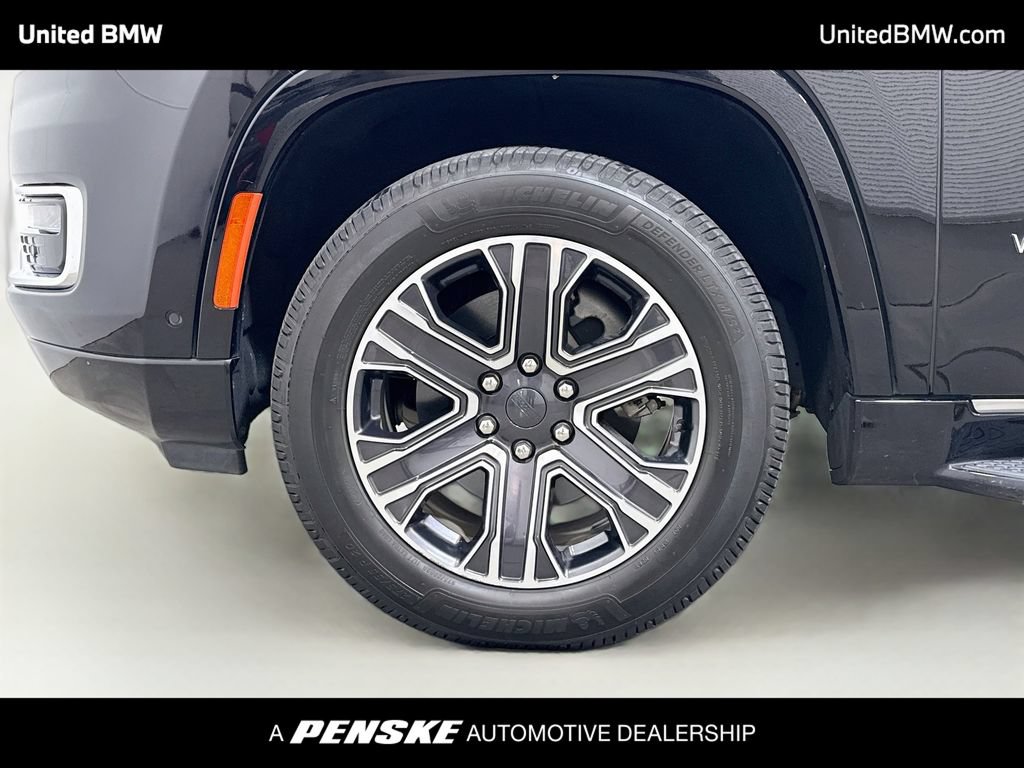 Used 2023 Jeep Wagoneer 4WD w/ Premium Group I image 2