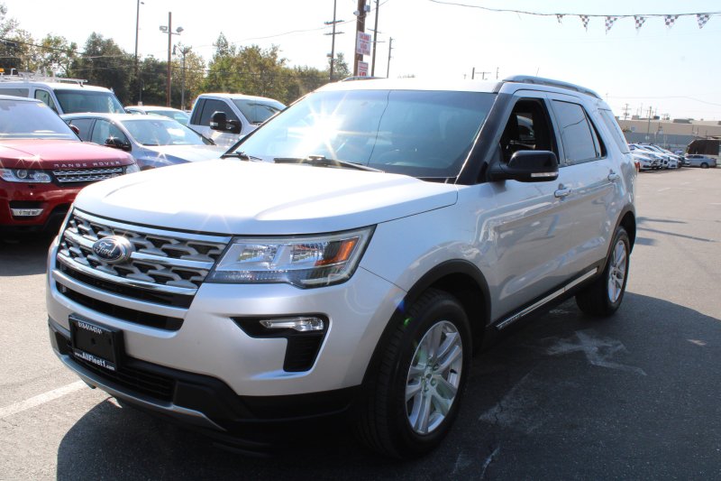 Used 2018 Ford Explorer XLT w/ Equipment Group 201A AWD/4WD image 3
