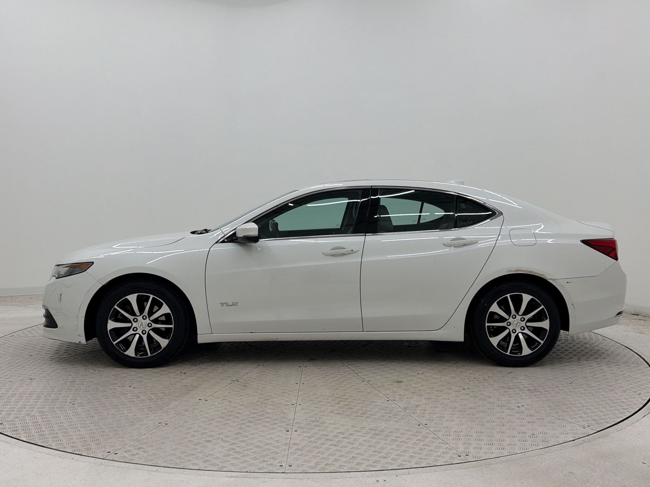 Used 2017 Acura TLX FWD image 2