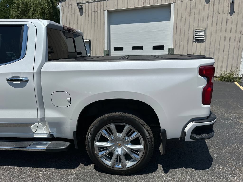 Used 2023 Chevrolet Silverado 1500 High Country w/ Technology Package AWD/4WD image 18