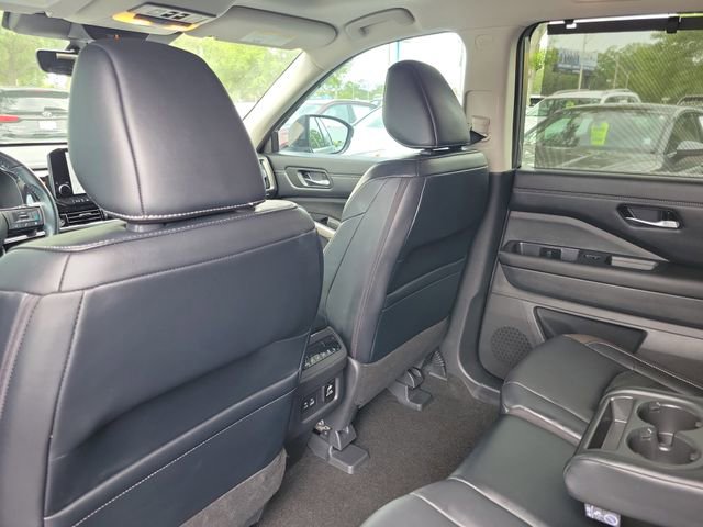 Used 2023 Nissan Pathfinder Platinum w/ Cargo Package AWD/4WD image 29