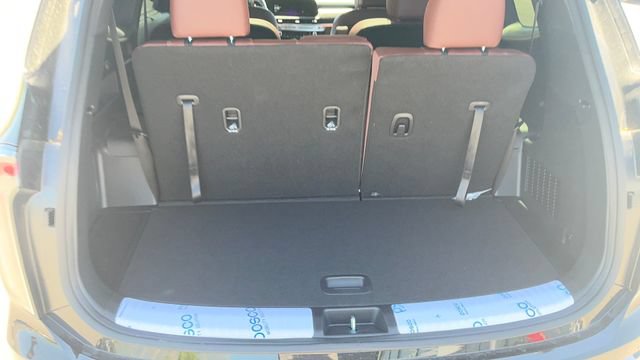 Used 2025 Kia Telluride SX w/ SX Captain's Chair Package AWD/4WD image 12