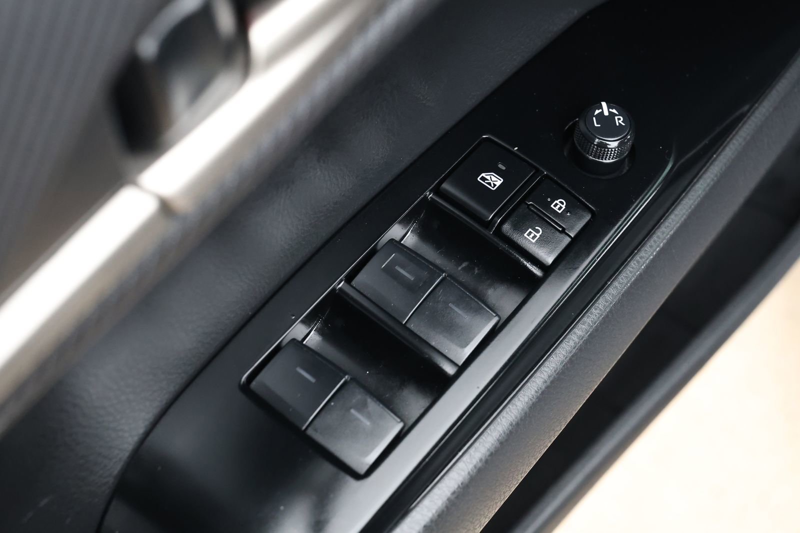 Used 2025 Toyota Camry SE FWD image 26