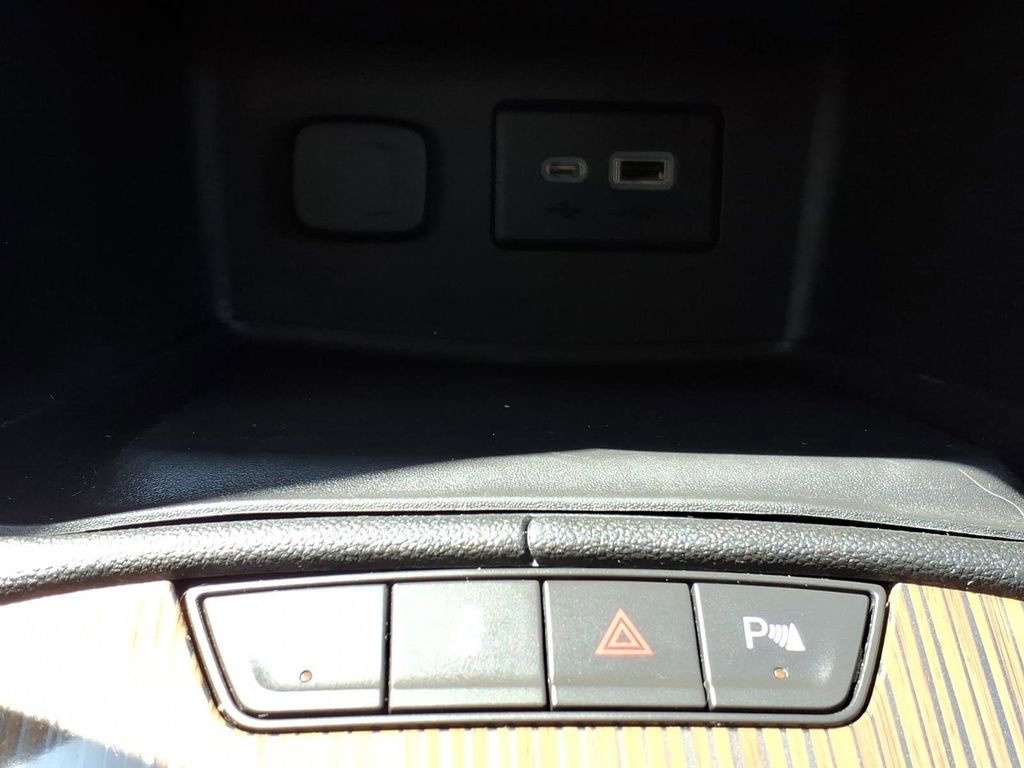Used 2021 GMC Acadia SLE w/ Driver Convenience Package FWD image 18