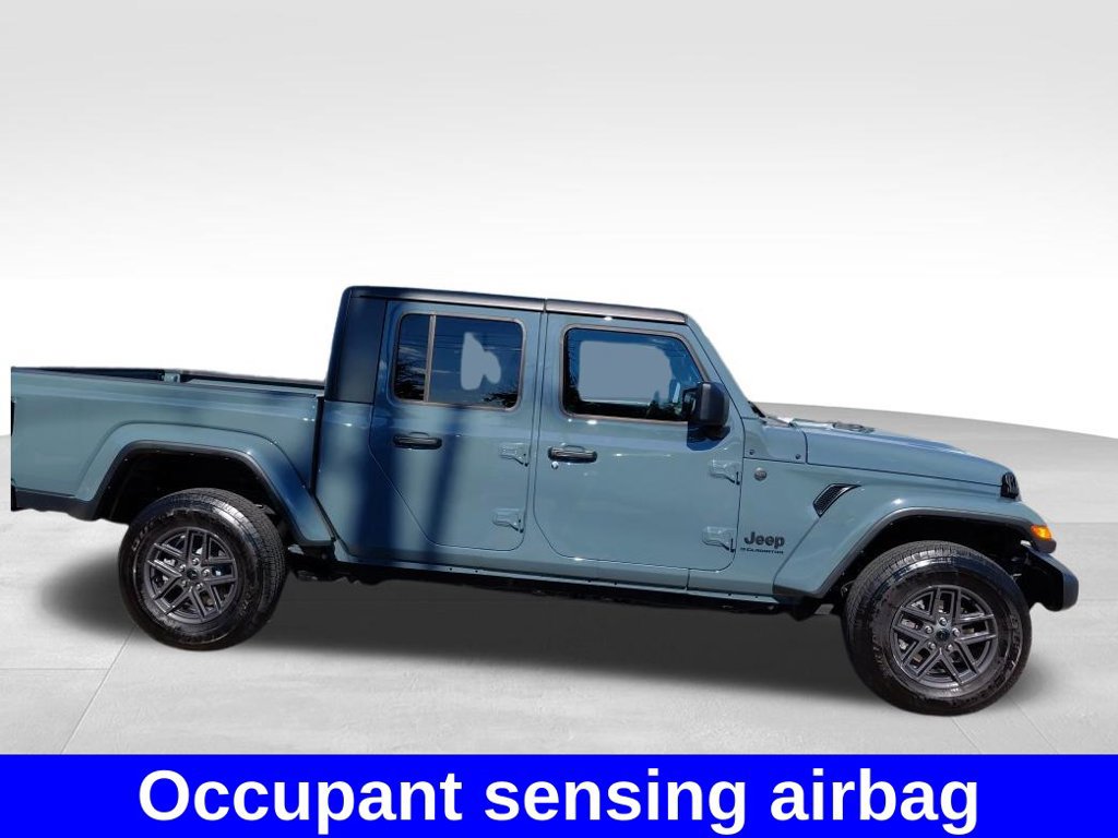 Used 2024 Jeep Gladiator Sport AWD/4WD image 8