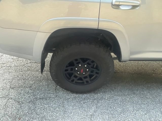 Used 2022 Toyota 4Runner SR5 AWD/4WD image 7