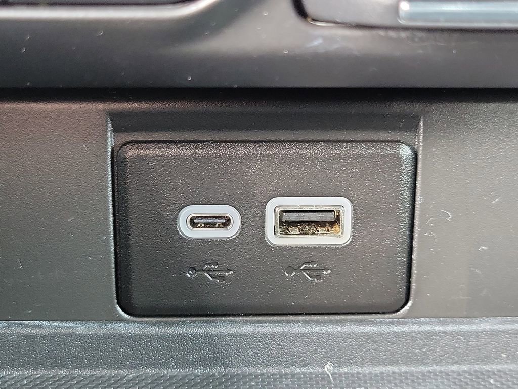 Used 2023 Chevrolet Suburban Z71 image 33