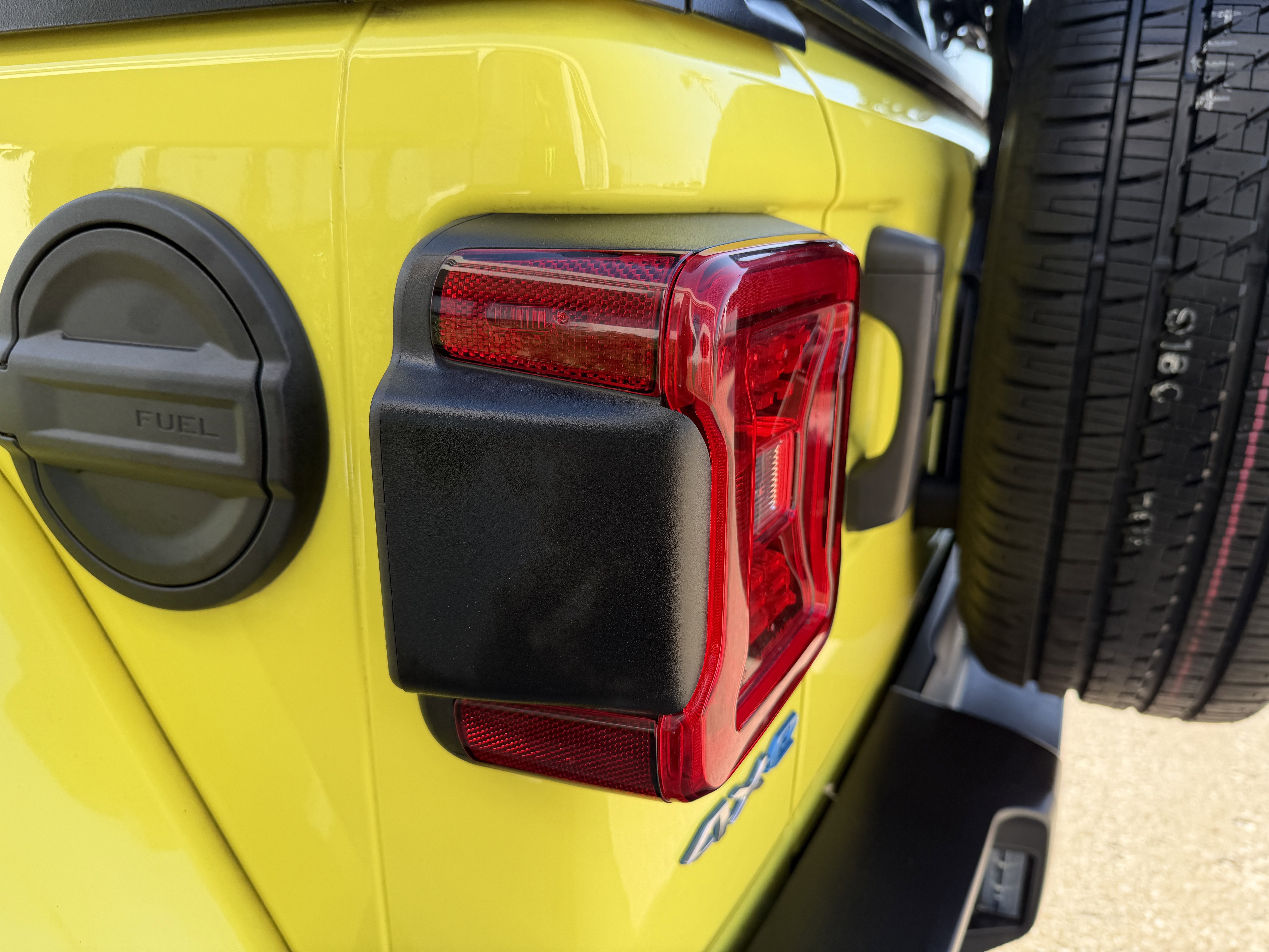 Used 2023 Jeep Wrangler Sahara w/ Cold Weather Group image 16