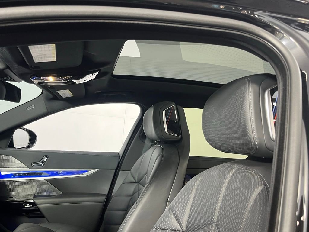 Used 2025 BMW 740i image 24