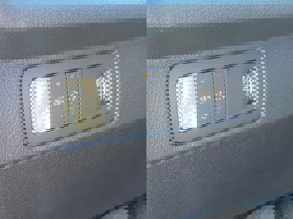 New 2025 Chevrolet Traverse LT w/ Sun and Wheel Package image 20