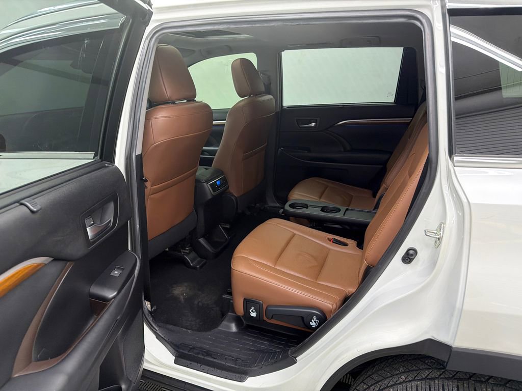 Used 2019 Toyota Highlander Limited FWD image 23