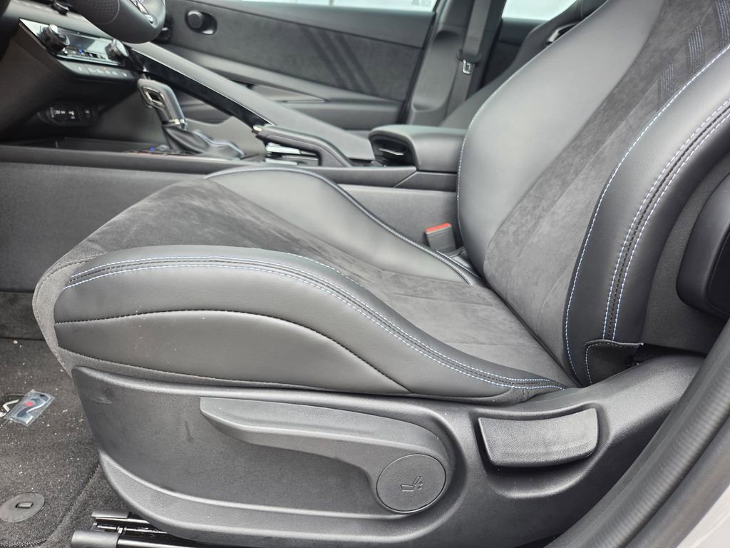 Used 2025 Hyundai Elantra N image 17