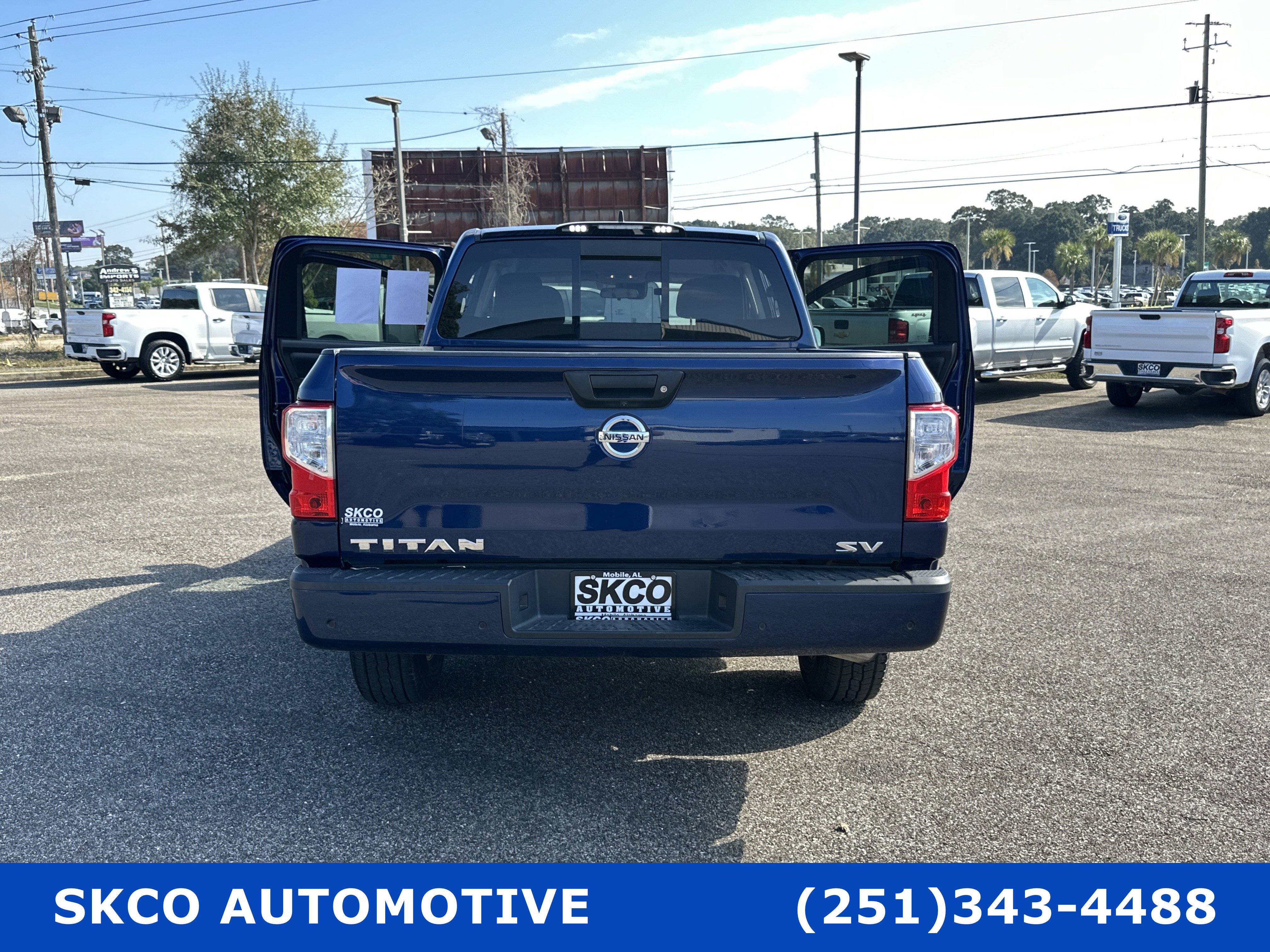 Used 2022 Nissan Titan SV image 32