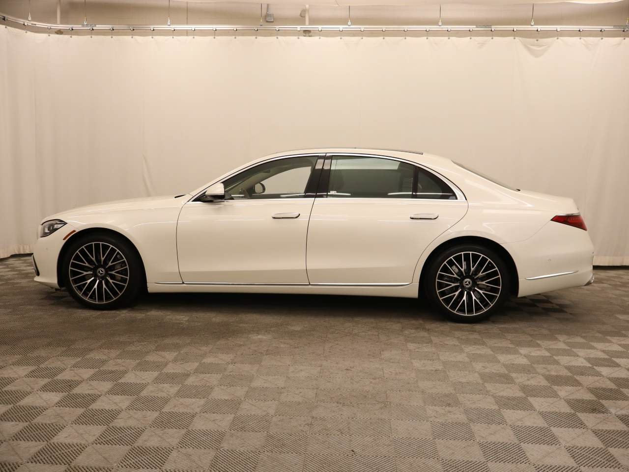 Used 2022 Mercedes-Benz S 500 4MATIC image 2