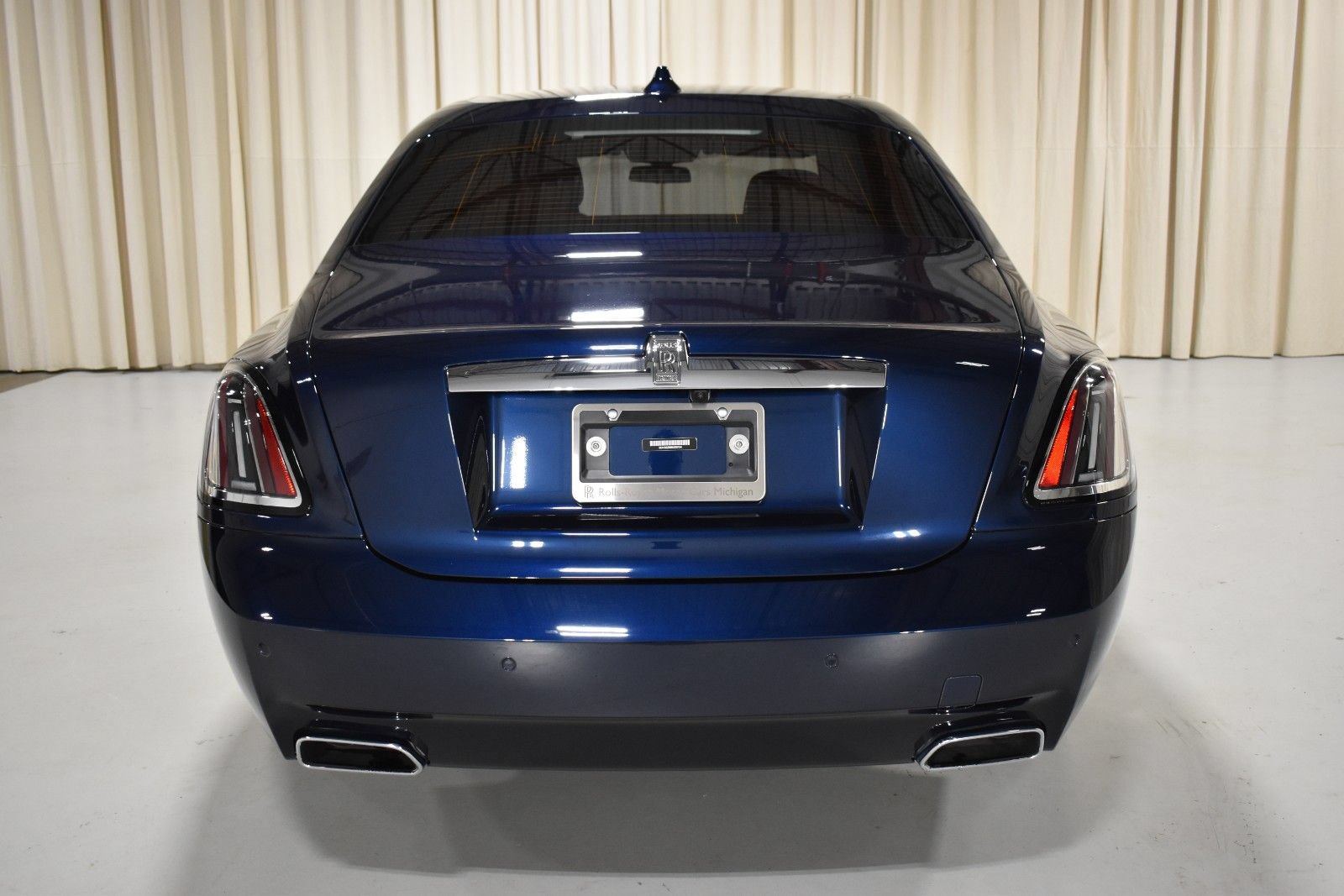 Certified 2025 Rolls-Royce Ghost AWD/4WD image 8