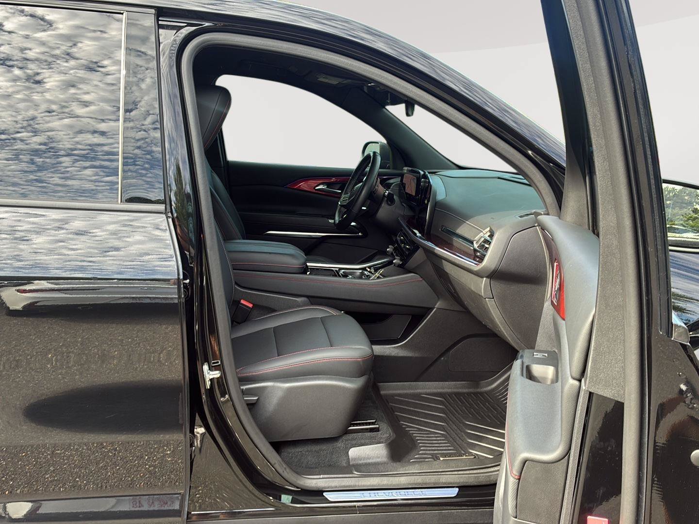 Used 2024 Chevrolet Traverse Z71 AWD/4WD image 11