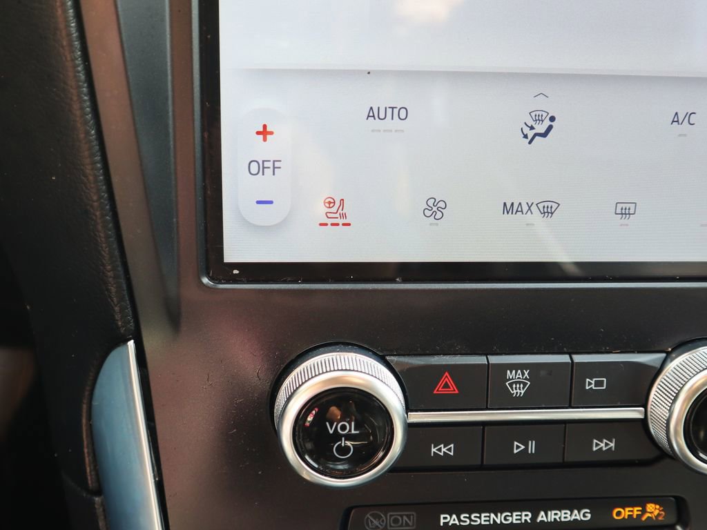 Used 2024 Ford Edge Titanium image 16