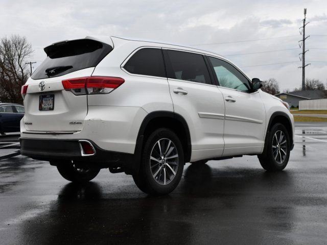 Used 2018 Toyota Highlander XLE image 7