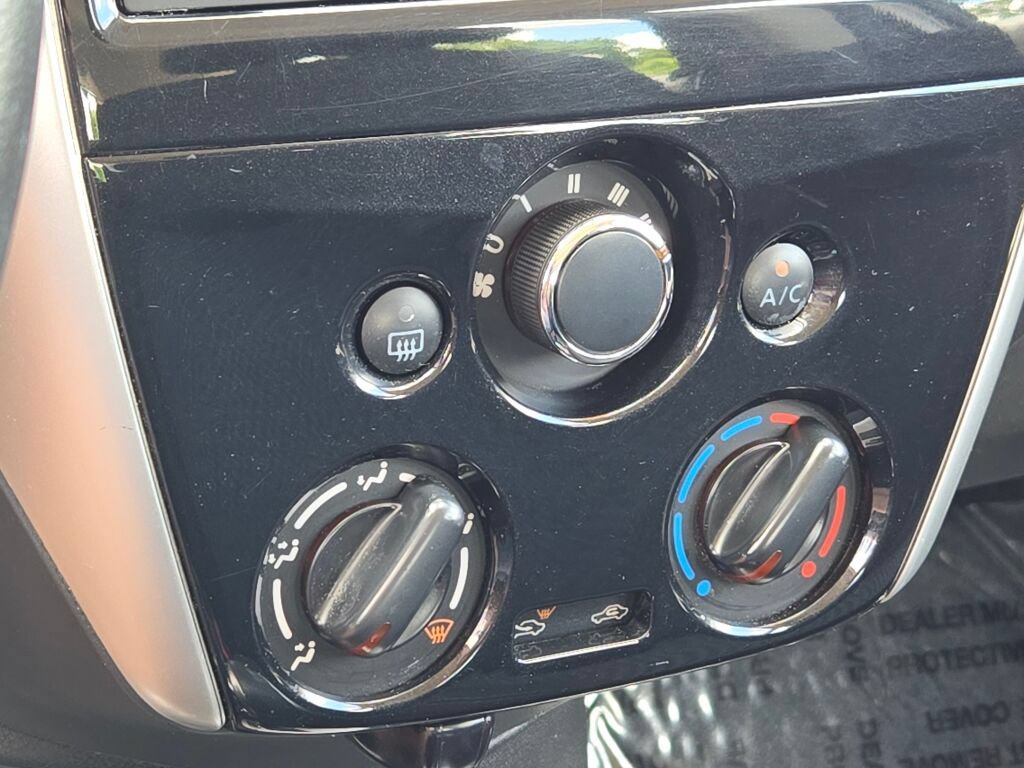 Used 2015 Nissan Versa Note SV FWD image 24
