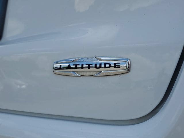 Used 2022 Jeep Compass Latitude FWD image 7
