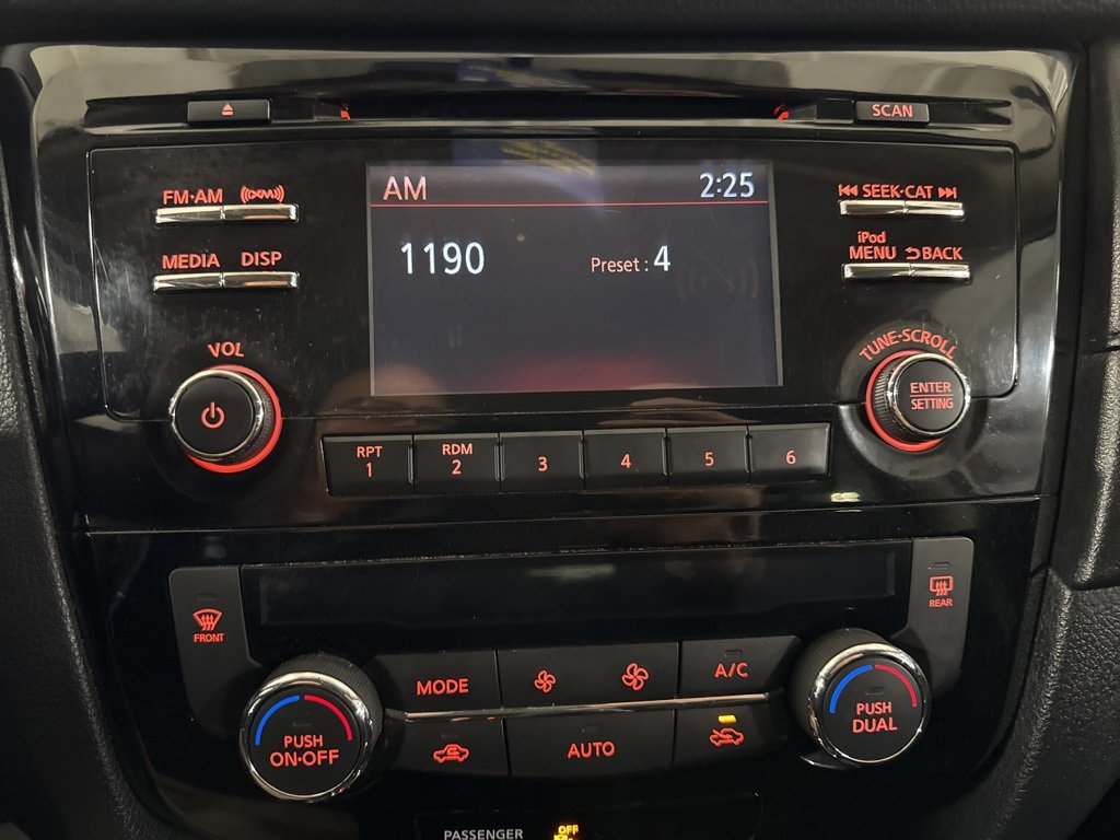 Used 2017 Nissan Rogue SV image 29