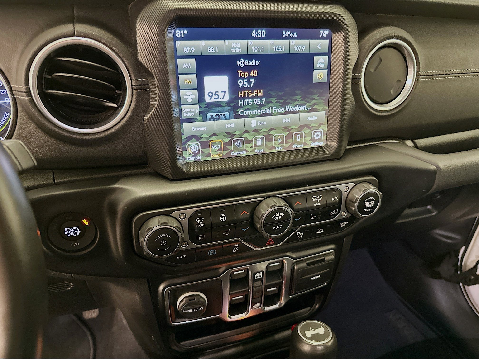 Used 2021 Jeep Wrangler Unlimited Sahara w/ Cold Weather Group AWD/4WD image 26