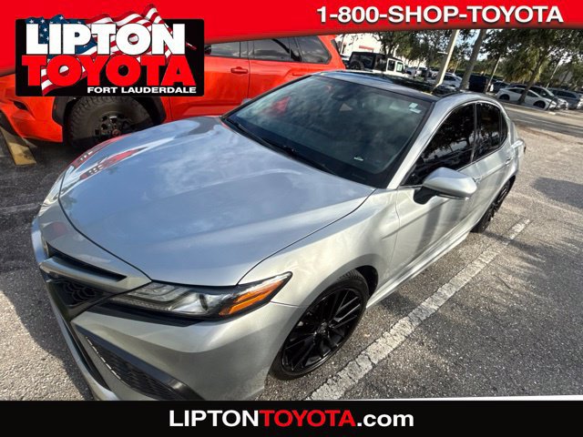 Used 2022 Toyota Camry XSE w/ Navigation Package FWD image 1