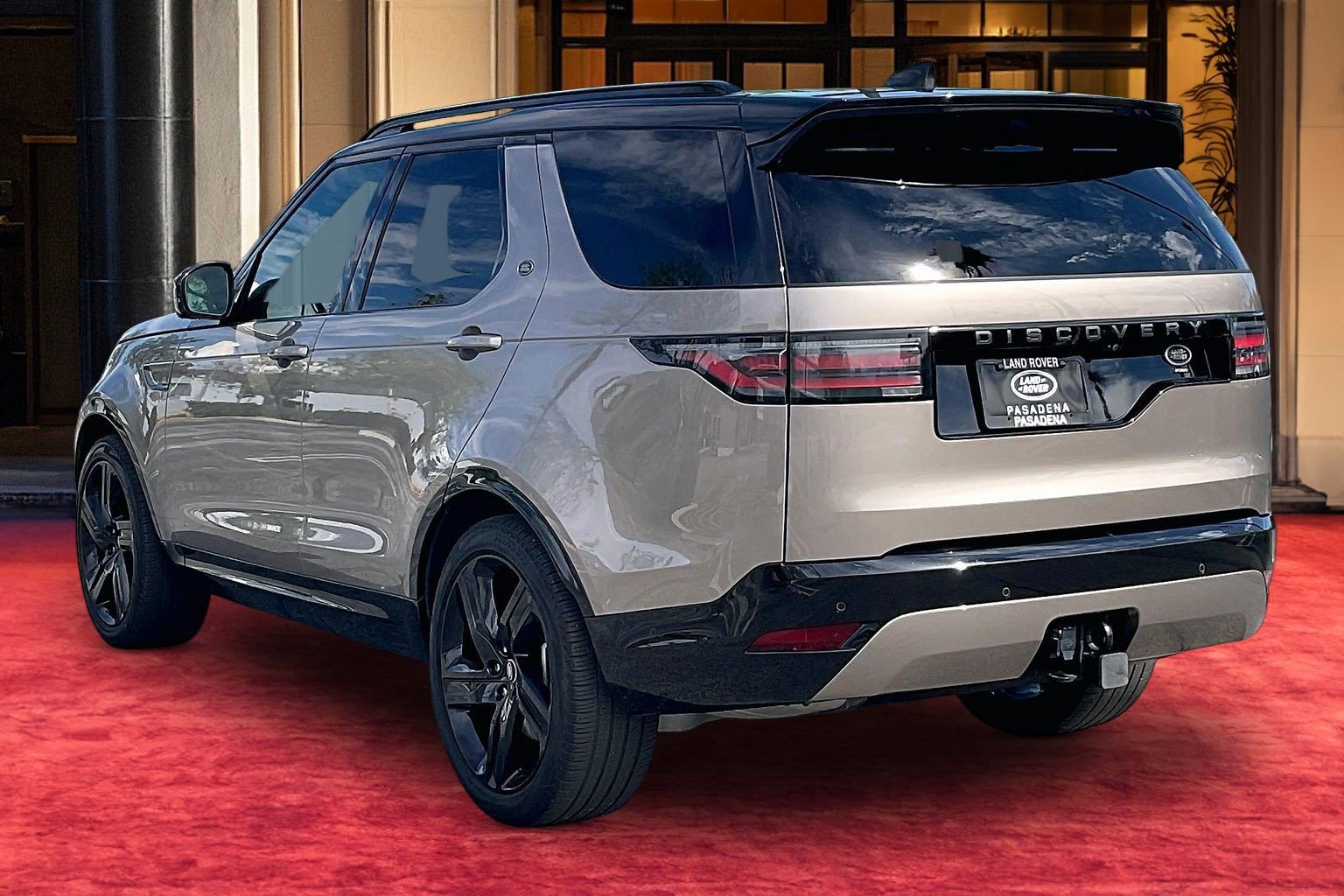 Used 2023 Land Rover Discovery HSE R-Dynamic AWD/4WD image 11