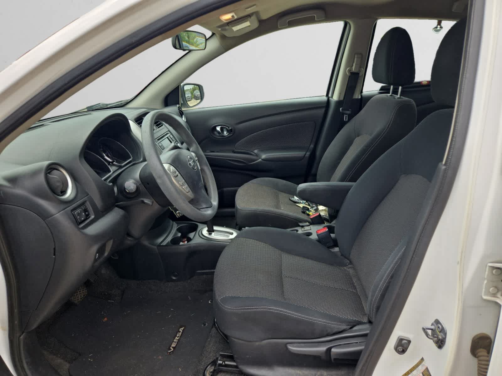 Used 2016 Nissan Versa SV FWD image 9