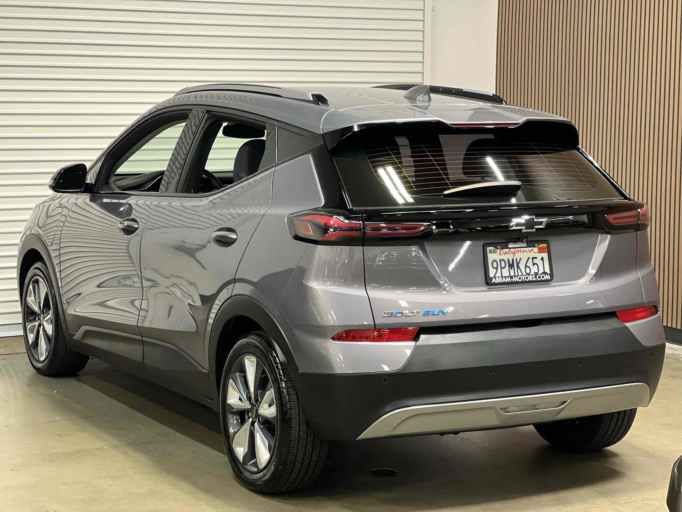 Used 2022 Chevrolet Bolt EUV LT w/ Convenience Package FWD image 4