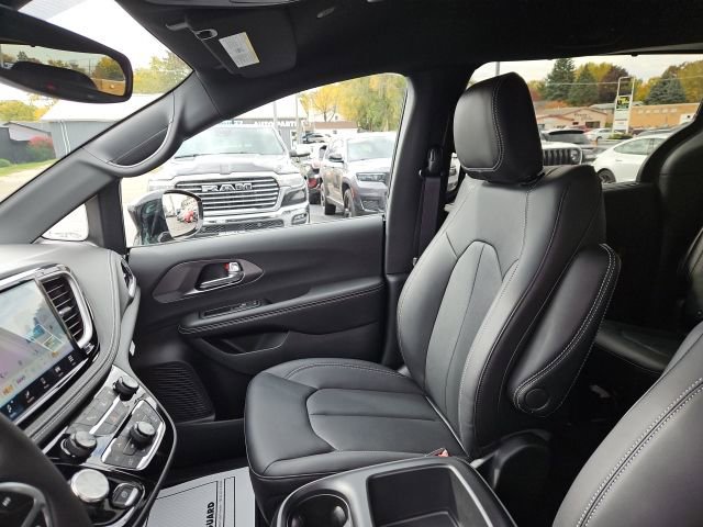 New 2026 Chrysler Pacifica Select FWD image 35