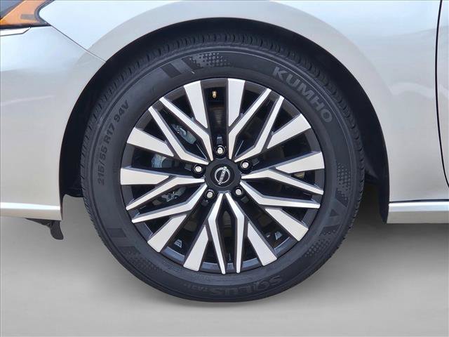 Used 2025 Nissan Altima 2.5 SV FWD image 23