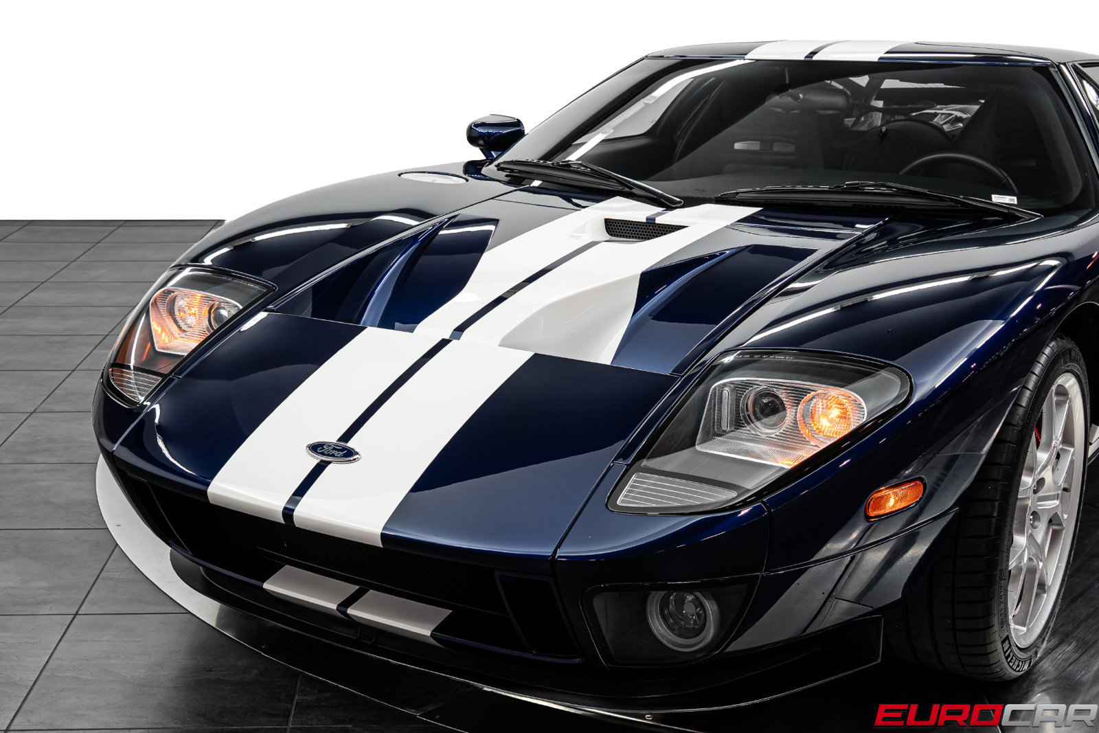 Used 2005 Ford GT RWD image 15