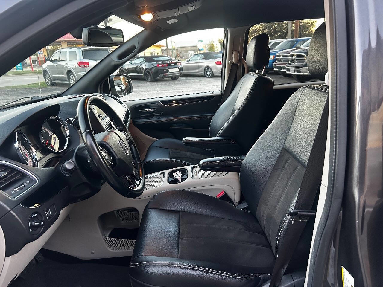 Used 2020 Dodge Grand Caravan SXT image 10