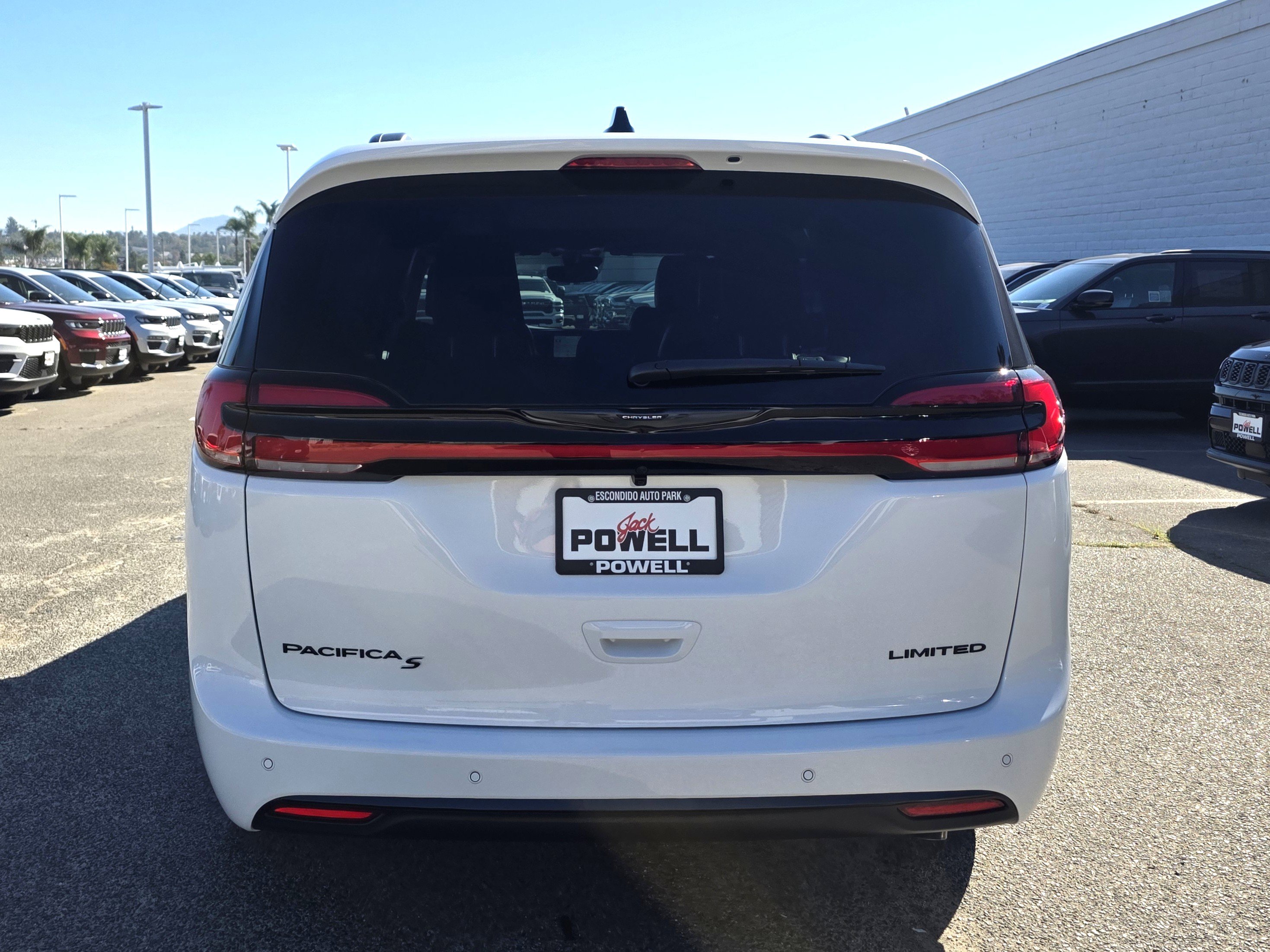 New 2026 Chrysler Pacifica Limited w/ S Appearance Package image 4