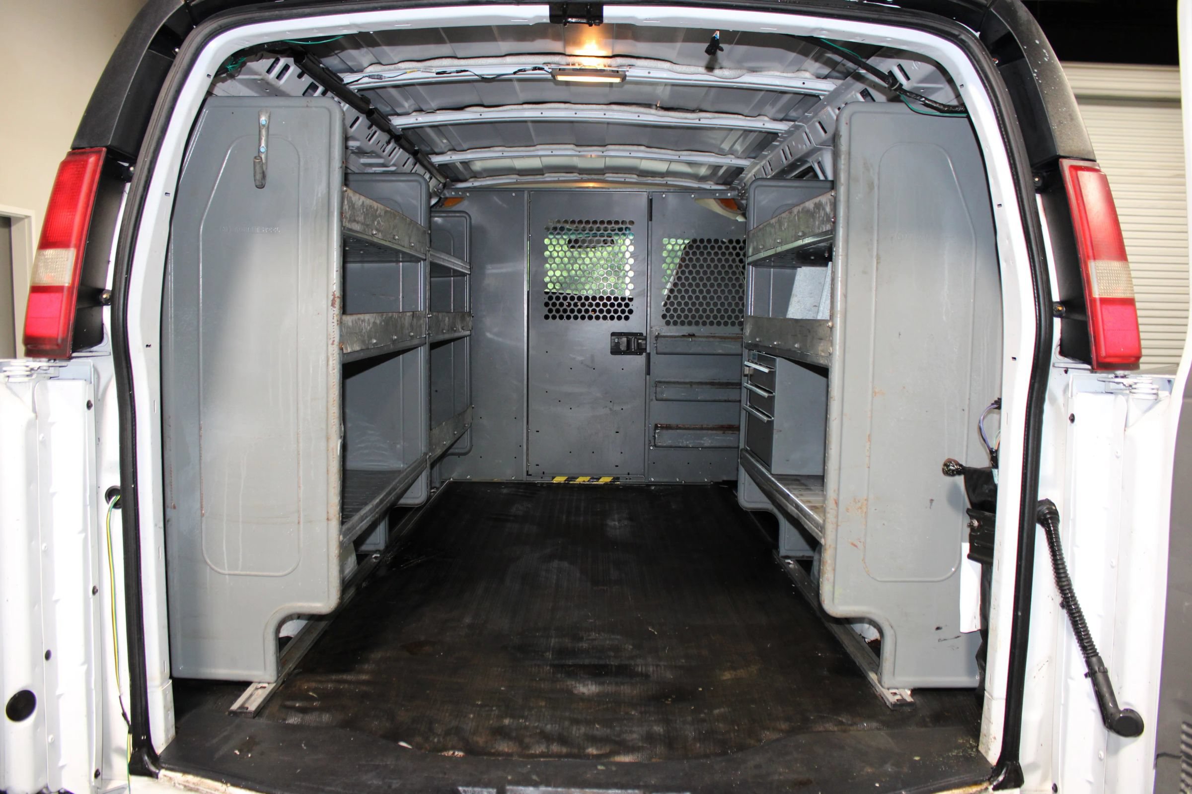 Used 2009 Chevrolet Express 1500 RWD image 26