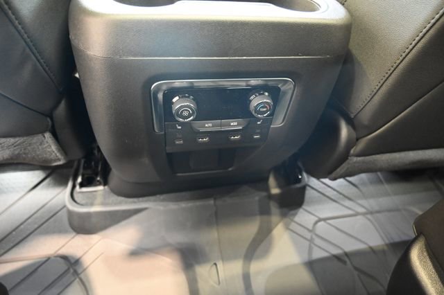 New 2026 Chevrolet Suburban Premier AWD/4WD image 31