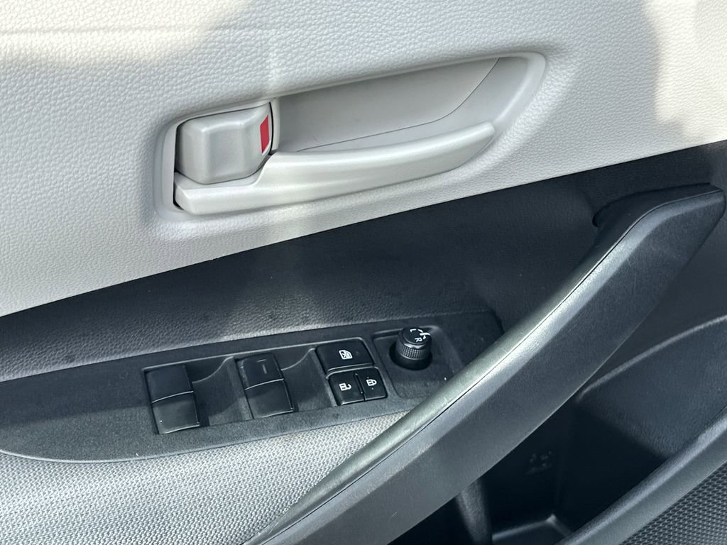 Used 2022 Toyota Corolla LE FWD image 13
