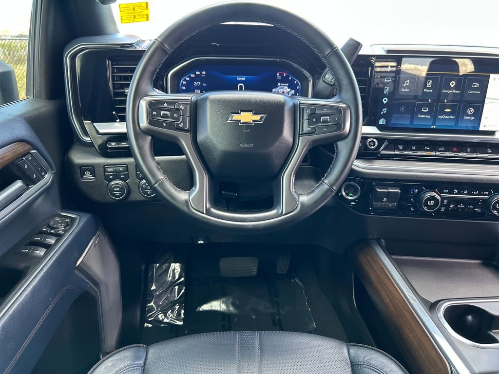 Used 2025 Chevrolet Silverado 3500 High Country w/ High Country Premium Package AWD/4WD image 9