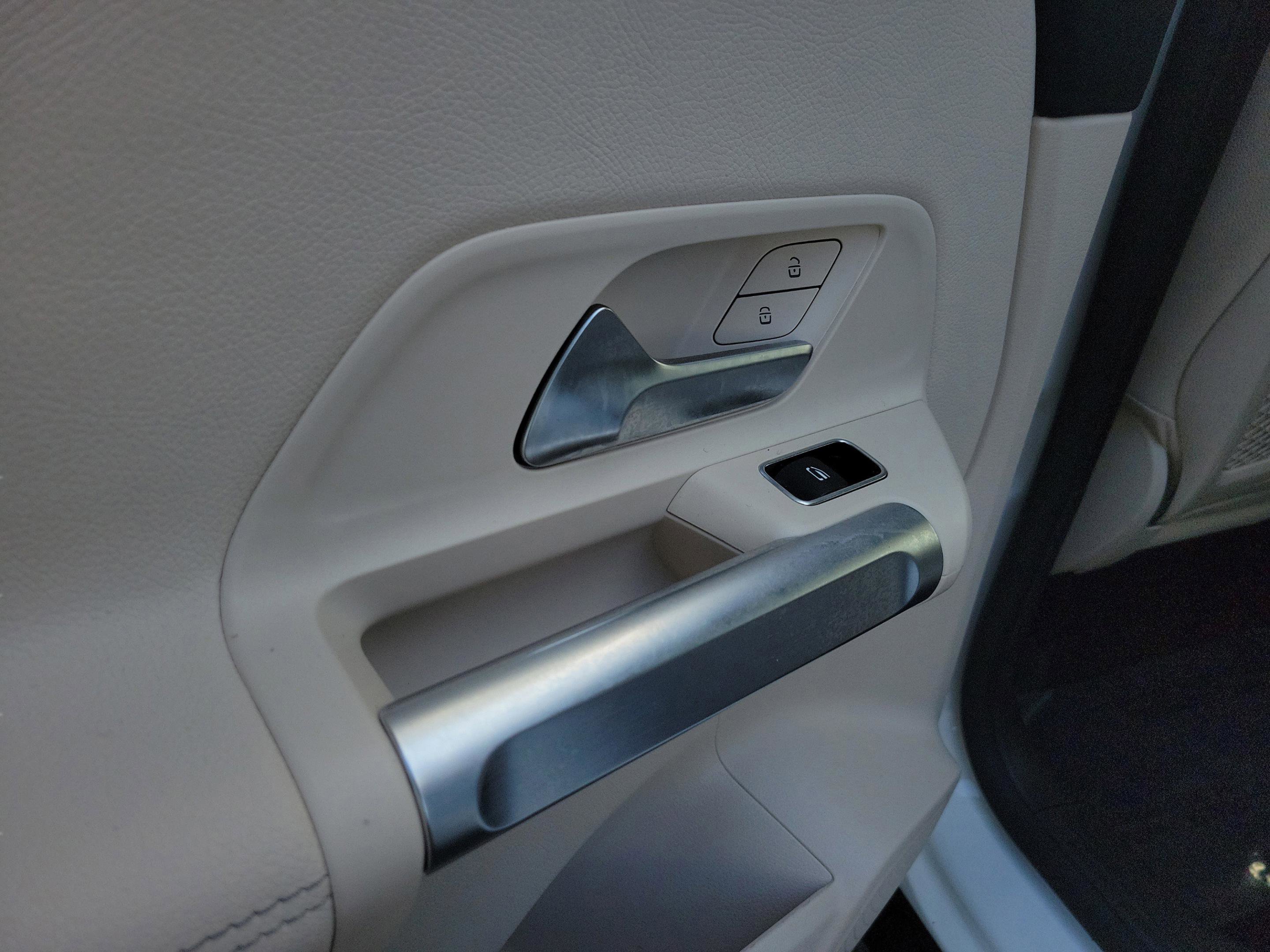 Certified 2025 Mercedes-Benz GLB 250 image 12