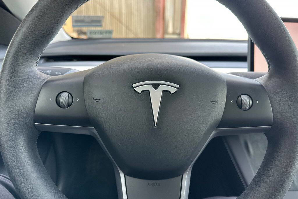 Used 2023 Tesla Model 3 Standard Range image 21