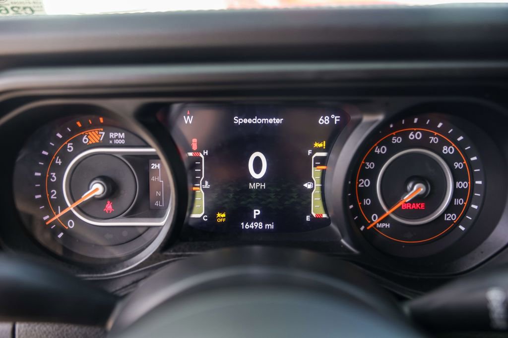 Used 2024 Jeep Wrangler Unlimited Rubicon w/ Convenience Group AWD/4WD image 11