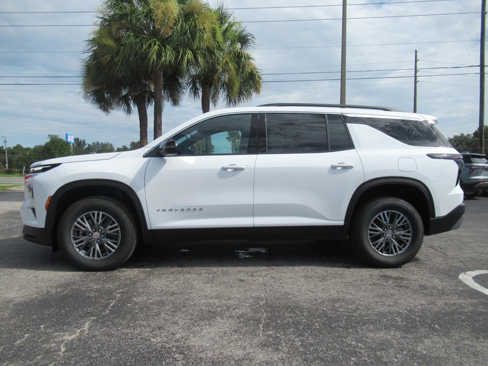 New 2027 Chevrolet Traverse LT FWD image 2