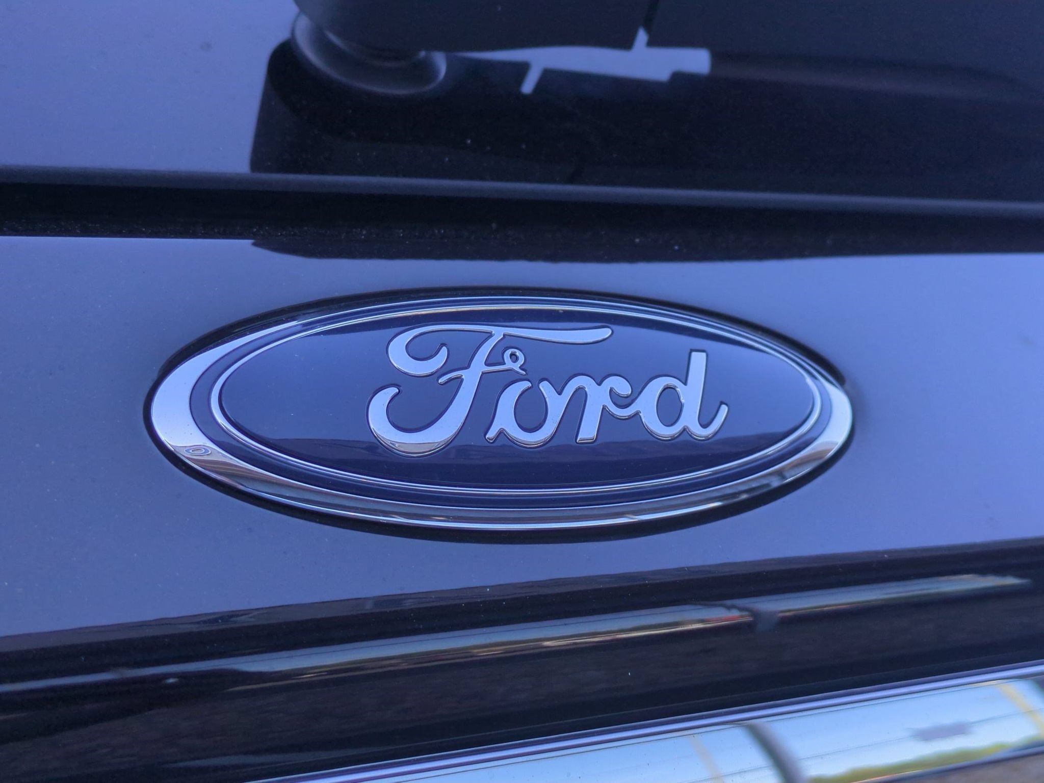 Used 2023 Ford Explorer XLT w/ Equipment Group 202A RWD image 6